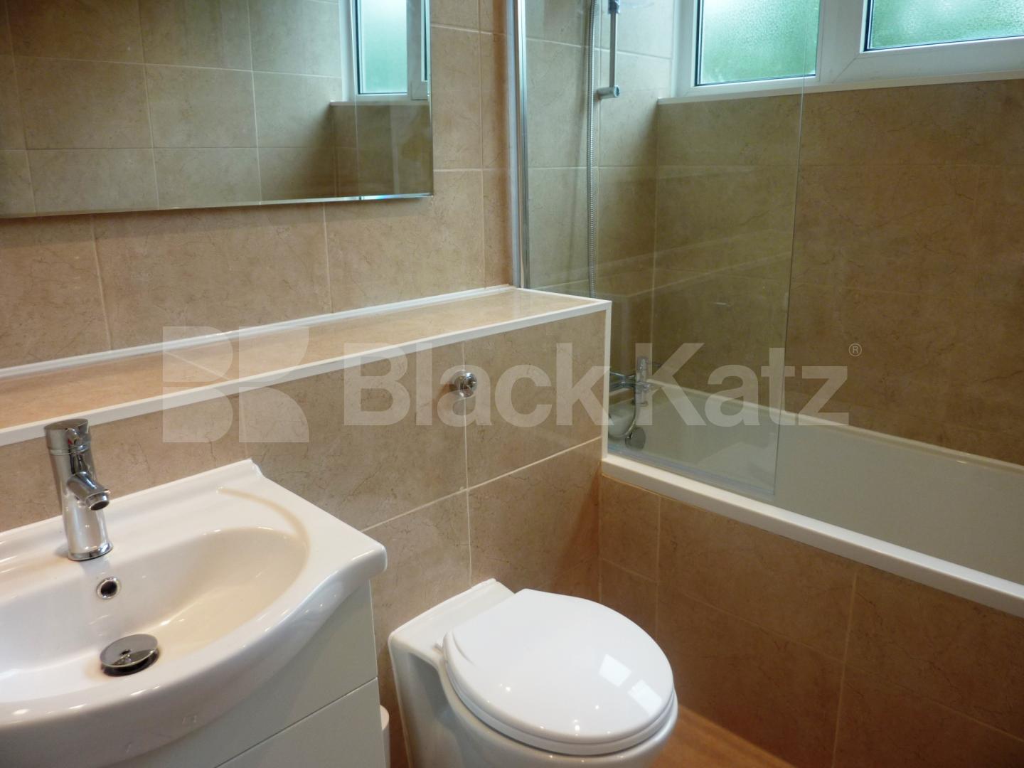 			NEW INSTRUCTION!, 3 Bedroom, 1 bath, 1 reception Flat			 Hornsey Lane, ARCHWAY / CROUCH HILL